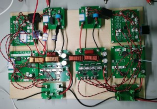 How does the parallel connection of inverters operate?